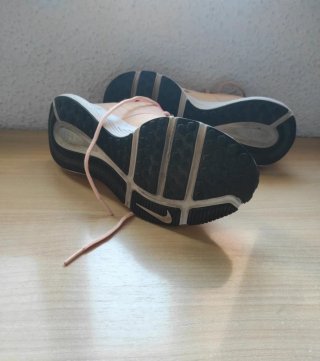 Zapatillas Nike salmón y blanco