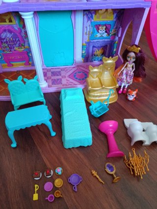 Castillo Real Enchantimals con Muñeca y Accesorios