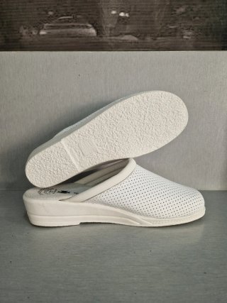 Zuecos piel blancos talla 40 nuevos