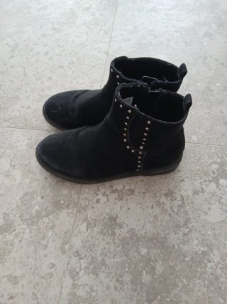 Botines negros tachuelas talla 34