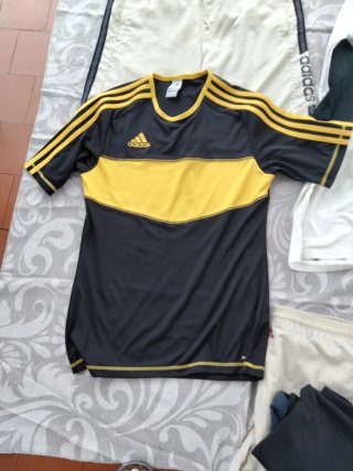 Ropa deportiva: 3 camisetas y 3 bañadores