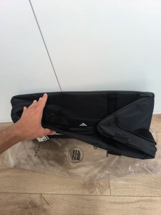 Mochila deportiva Adidas negra nueva