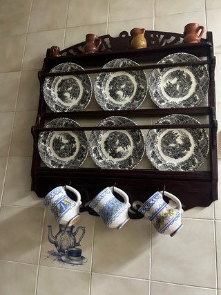 Platera La Cartuja con jarras Lario