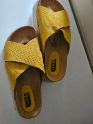 Sandalias rom plataforma amarillas talla 36