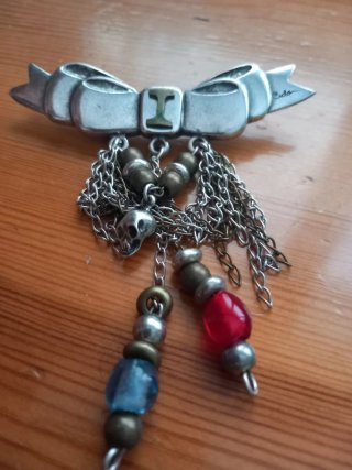 Broche Ciclón Lazo con Colgantes