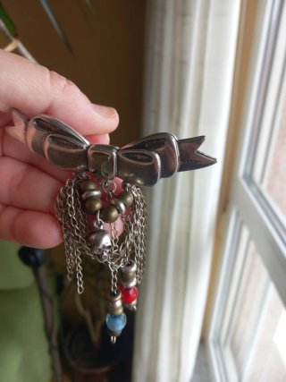 Broche Ciclón Lazo con Colgantes