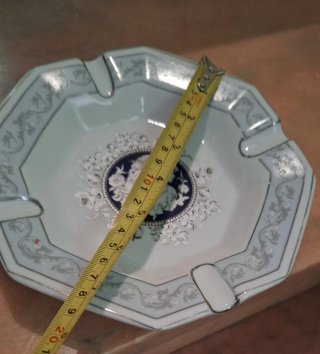 Cenicero de porcelana de la marca VENETIAN LAGOON.