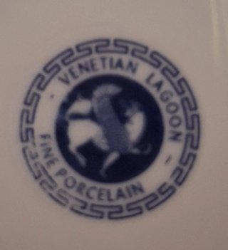 Cenicero de porcelana de la marca VENETIAN LAGOON.