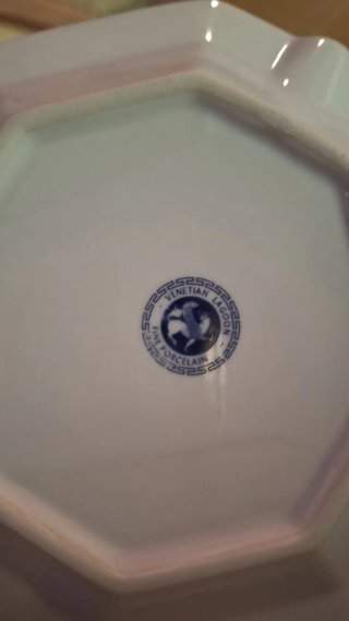 Cenicero de porcelana de la marca VENETIAN LAGOON.