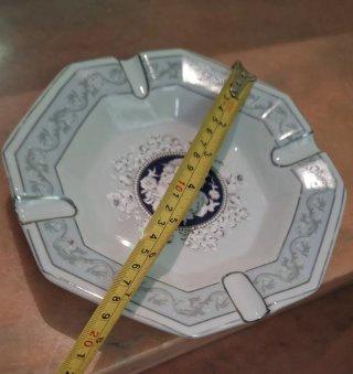 Cenicero de porcelana de la marca VENETIAN LAGOON.