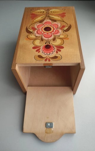 Caja de madera decorada floral