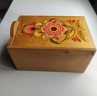 Caja de madera decorada floral