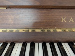 Piano de Pared Kawai Marrón