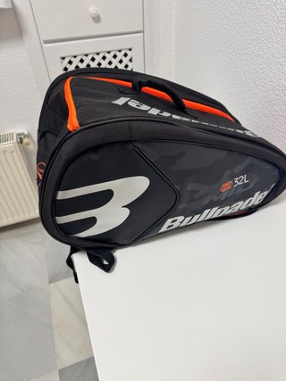 Paletero Bullpadel 32L Negro Naranja