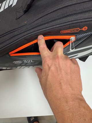 Paletero Bullpadel 32L Negro Naranja