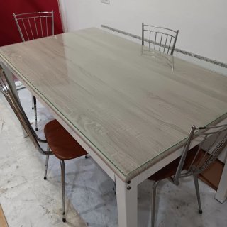 Mesa de cocina  con cristal 120x80 patas metálicas