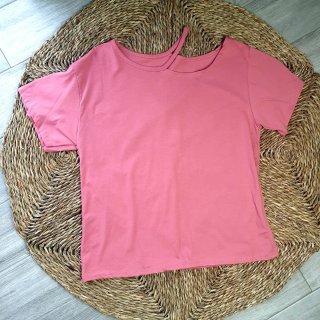 Camiseta rosa/coral con escote original