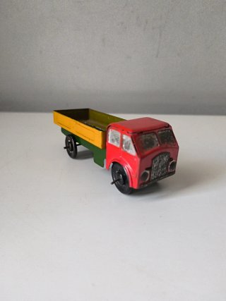 Camióncito de juguete antiguo