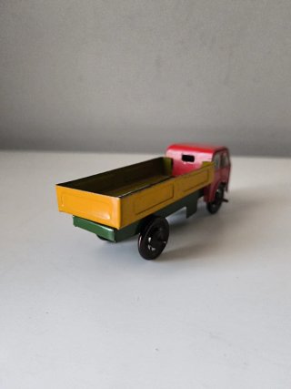 Camióncito de juguete antiguo