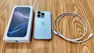 iPhone 14 Pro Argento + 8 Custodie