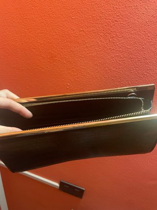 Pochette nera effetto coccodrillo