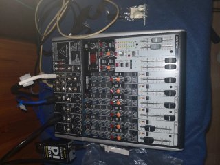 Mesa de mezclas Behringer Xenyx X1204USB