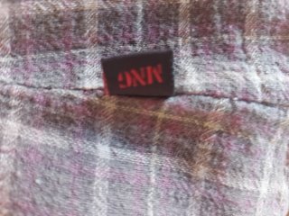 Camisa cuadros joven mujer