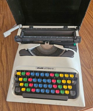 Máquina de escribir Olivetti Lettera 10