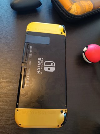Nintendo Switch Edición Pikachu y Eevee