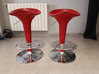 Taburetes rojos regulables (2 unidades)