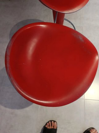 Taburetes rojos regulables (2 unidades)