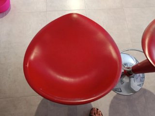 Taburetes rojos regulables (2 unidades)