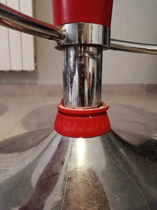 Taburetes rojos regulables (2 unidades)
