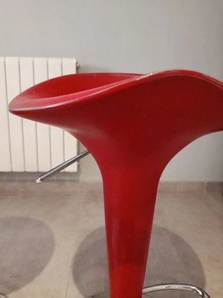 Taburetes rojos regulables (2 unidades)