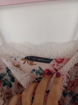 Camiseta tirantes flores rosa