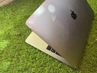 MacBook Pro 2018 512GB 8GB ram