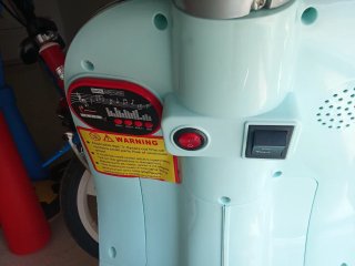 Moto Eléctrica Infantil Azul y Beige