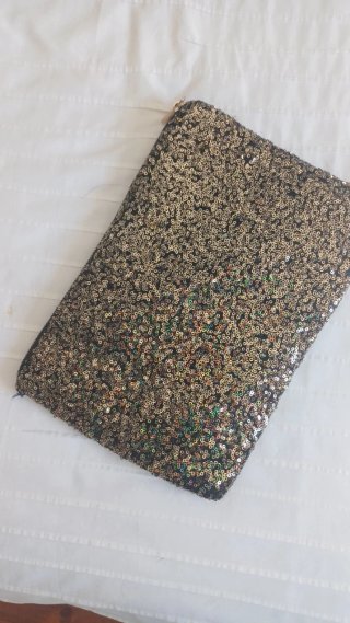 Bolso de lentejuelas dorado y multicolor