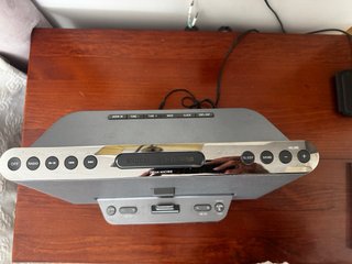 Radio Despertador y Base Sonido Sony