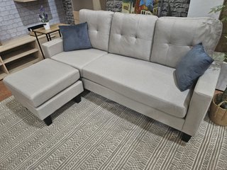 Sofá de 3 plazas beige con puff