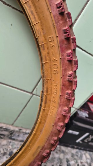 Cubierta BMX 20 Roja Michelin