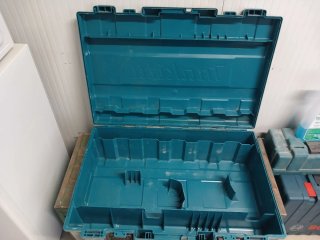 Caja Makita HM1213C