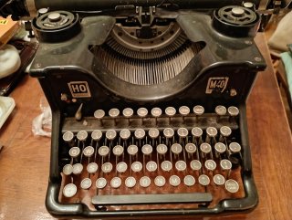 Máquina de escribir Hispano-Olivetti M40
