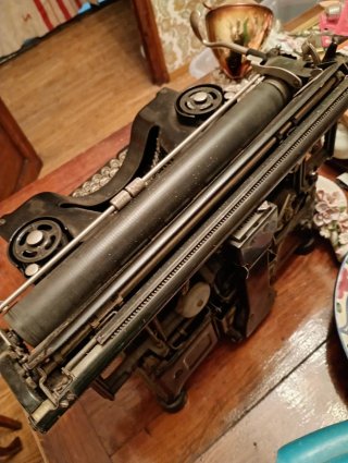 Máquina de escribir Hispano-Olivetti M40