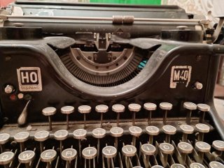 Máquina de escribir Hispano-Olivetti M40