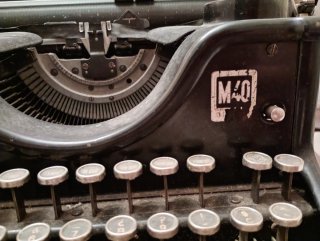 Máquina de escribir Hispano-Olivetti M40