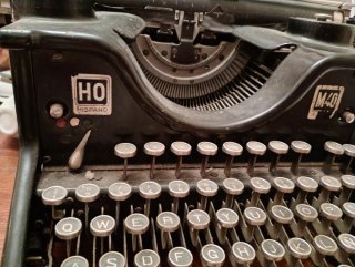 Máquina de escribir Hispano-Olivetti M40