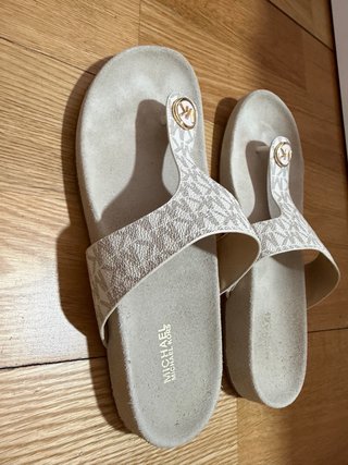 Sandalias Michael Kors Beige y Doradas