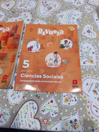 Ciencias sociales 5 Primaria : Revuela. [Comuni...