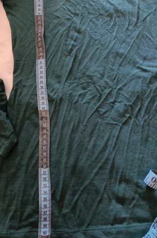 Camiseta verde de cuello alto